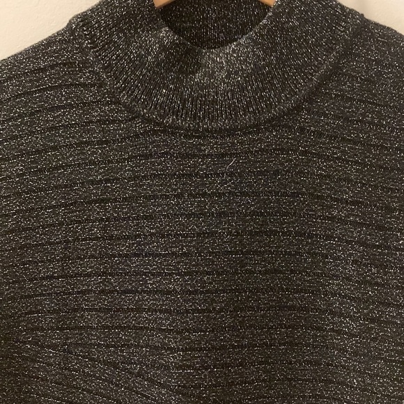 Dana Buchman large top black metallic threads sleeveless - Picture 6 of 12